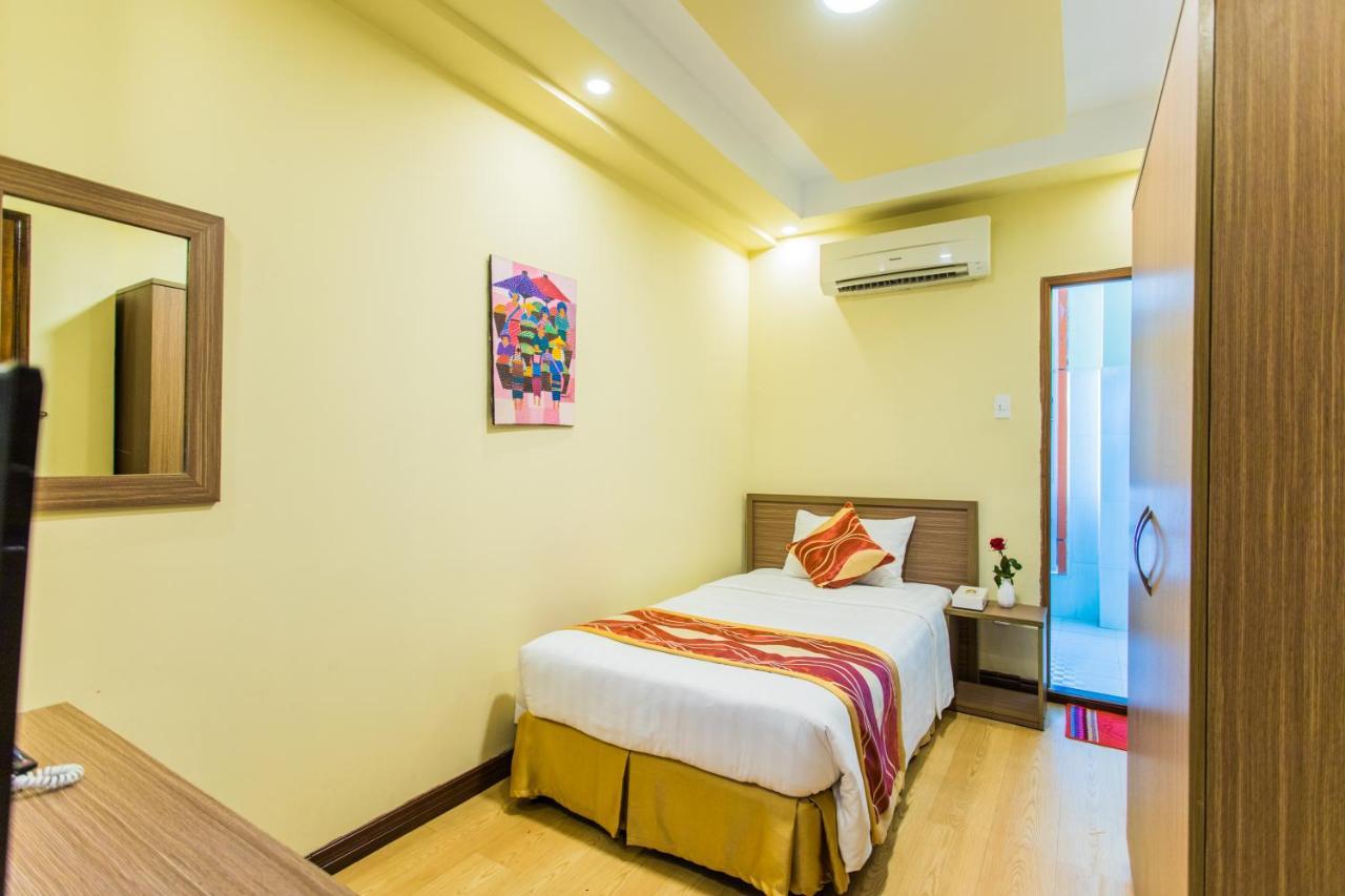 Golden Gate China Town Hotel Yangon Exterior photo